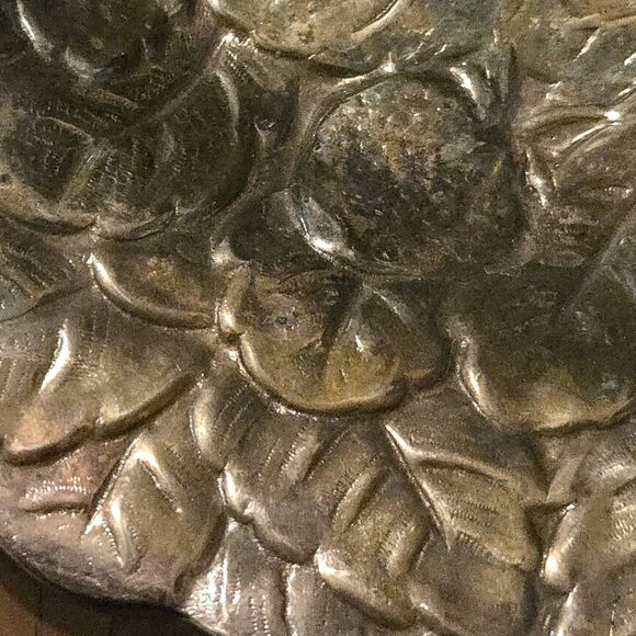 VTG Reed & Barton #115 Silverplate Embossed Strawberries  Plate 13 3/4" Platter - Picture 5 of 6